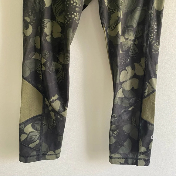 LULULEMON Pace Rival Army Green Camo Butterfly Crop 22” Leggings  Size 4 - Picture 5 of 15